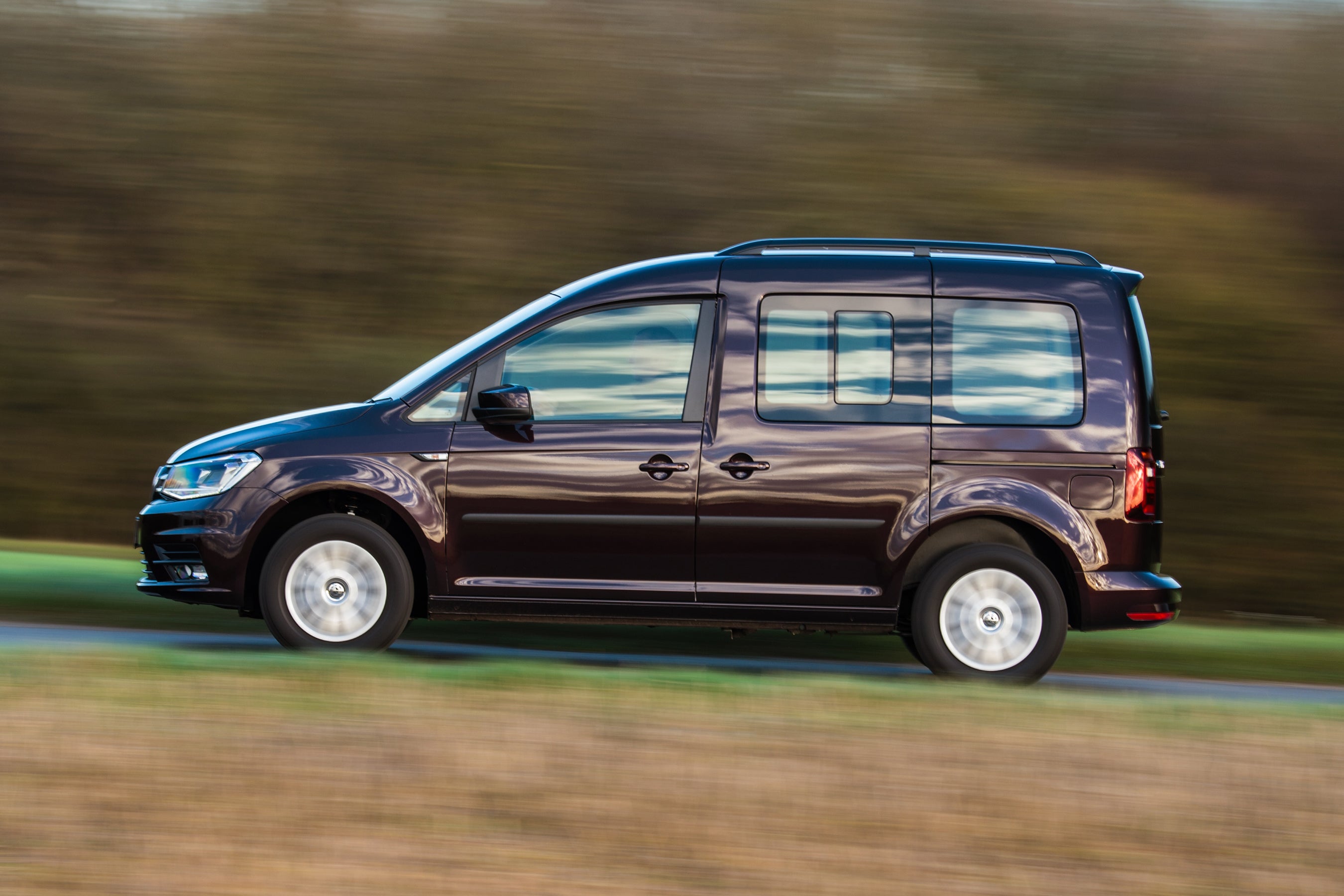 volkswagen-caddy-life-2015-2021-review-heycar